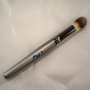 New SKINN No-Streak Plasma Foundation Contouing Brush